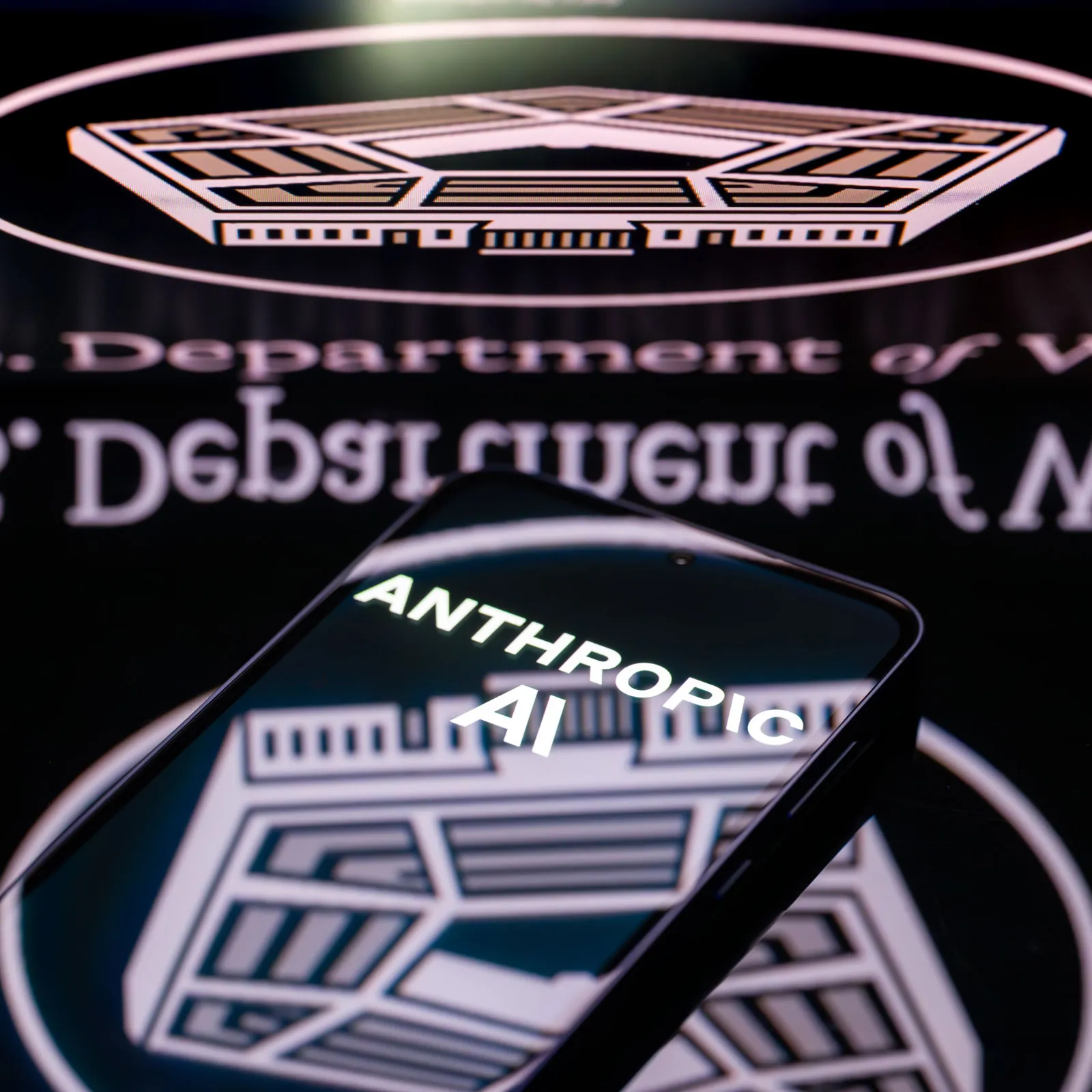 El veto de EE. UU. sacude la IA: Anthropic obligado a suspender Claude Fable 5 y Mythos 5 por seguridad nacional